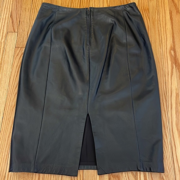 Danier Italian Leather High Waist Pencil Skirt w Back Slit, Black, sz 6 - Picture 5 of 14